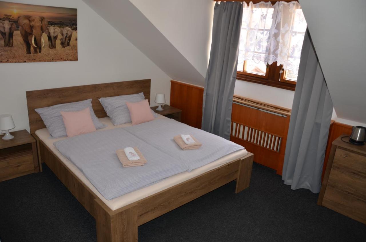 Guesthouse Zlaty Hrozen Česká Lípa Exterior foto